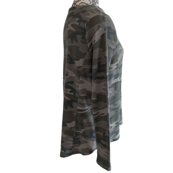 t.la Anthropologie Vicky Thermal Waffle Top Camoflauge Green V Neck Women's S - Picture 4 of 13